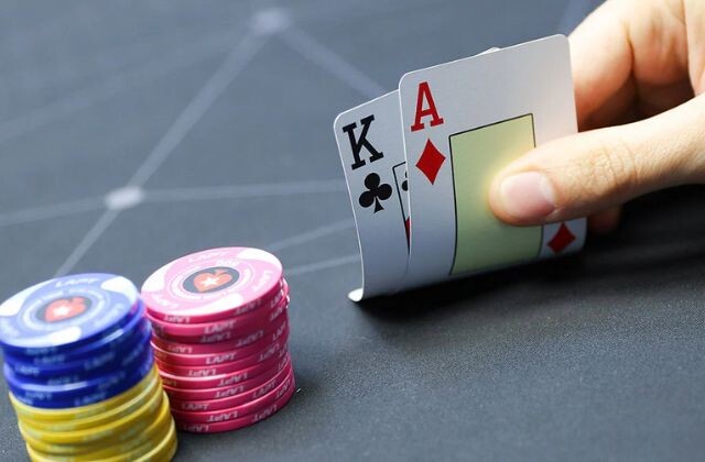 Hướng dẫn chơi Poker chi tiết cho người mới