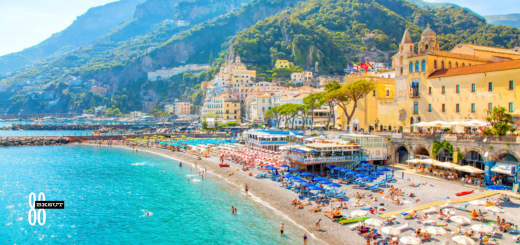 Spiaggia Grande Pantai Mewah nan Santai di Tengah Positano