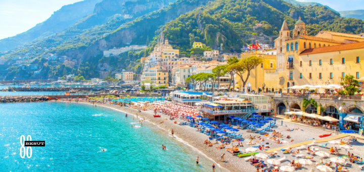 Spiaggia Grande Pantai Mewah nan Santai di Tengah Positano